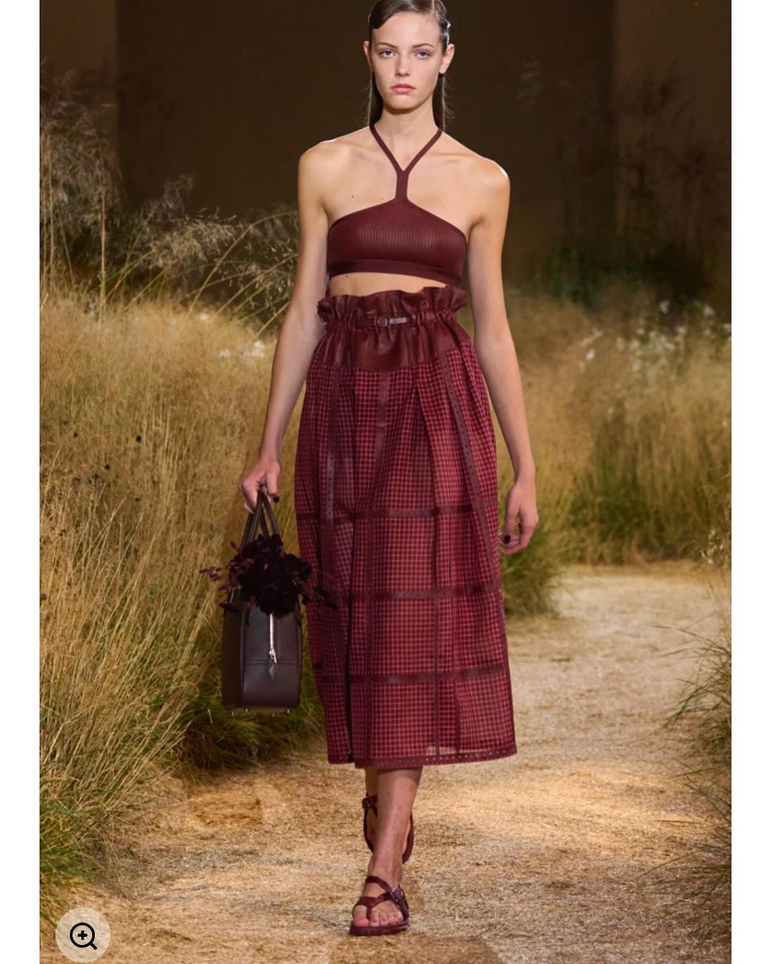 Стилист показала модные юбки весенне-летнего сезона 2024: подборка фото